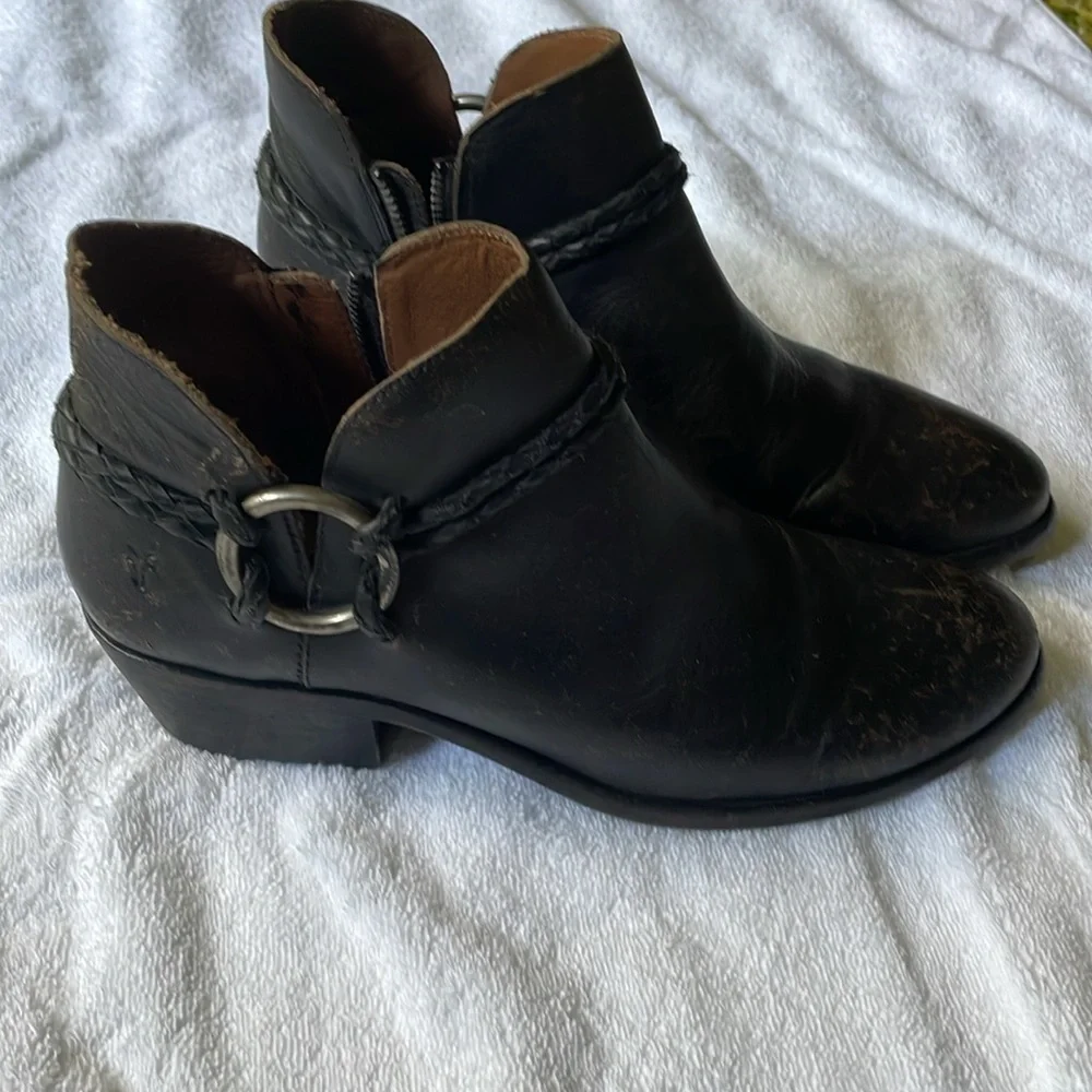 FRYE Carson Braided Bootie EUC Size 8 1/2M Black Distressed Leather